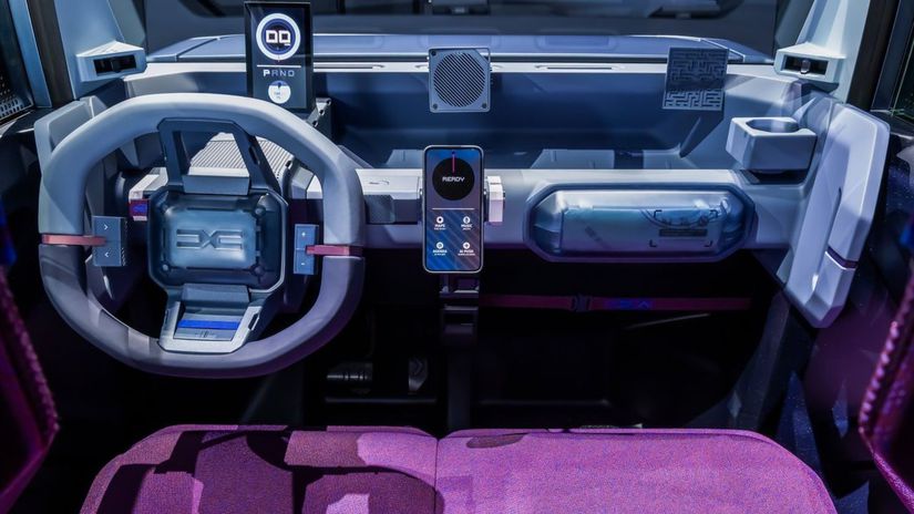 Interiér je strohý, ale vďaka kotviacim bodom...