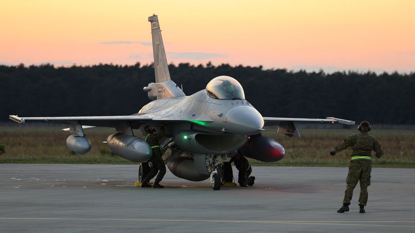 slovenské stíhačky F-16, lietadlá, Ozbrojené...
