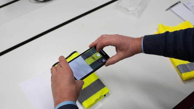 Fotometrické testovanie reflexných viest...