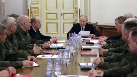 ONLINE: Putin okamžite po hovore s Trumpom zvolal  bezpečnostnú elitu Ruska. Ušakov prezradil, o čom sa rozprávala