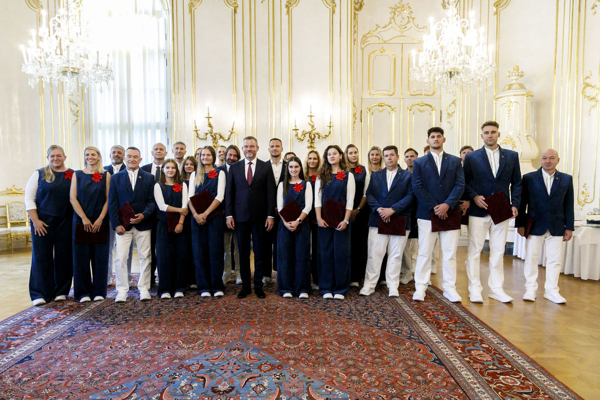 Spoločná fotografia pri príležitosti prijatia...