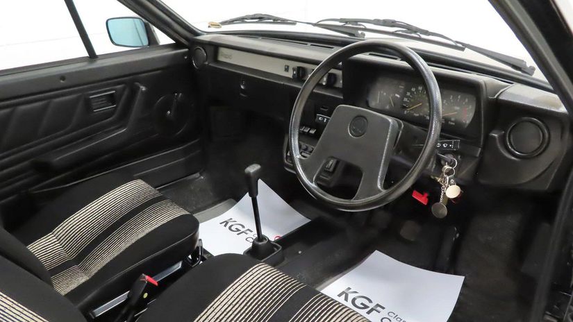 Interiér je ako nový. Zachované je pôvodne...