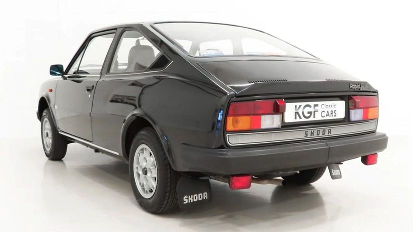 Exportné verzie sa mohli pochváliť 16-palcovými...