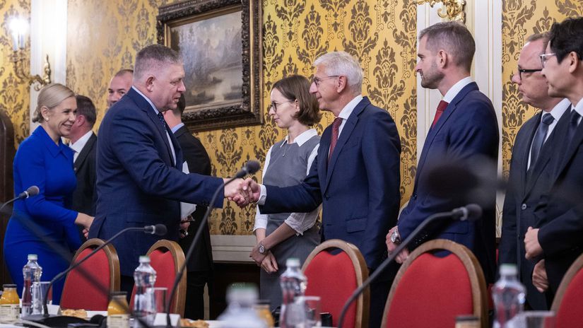 Na snímke zľava ministerka hospodárstva SR...