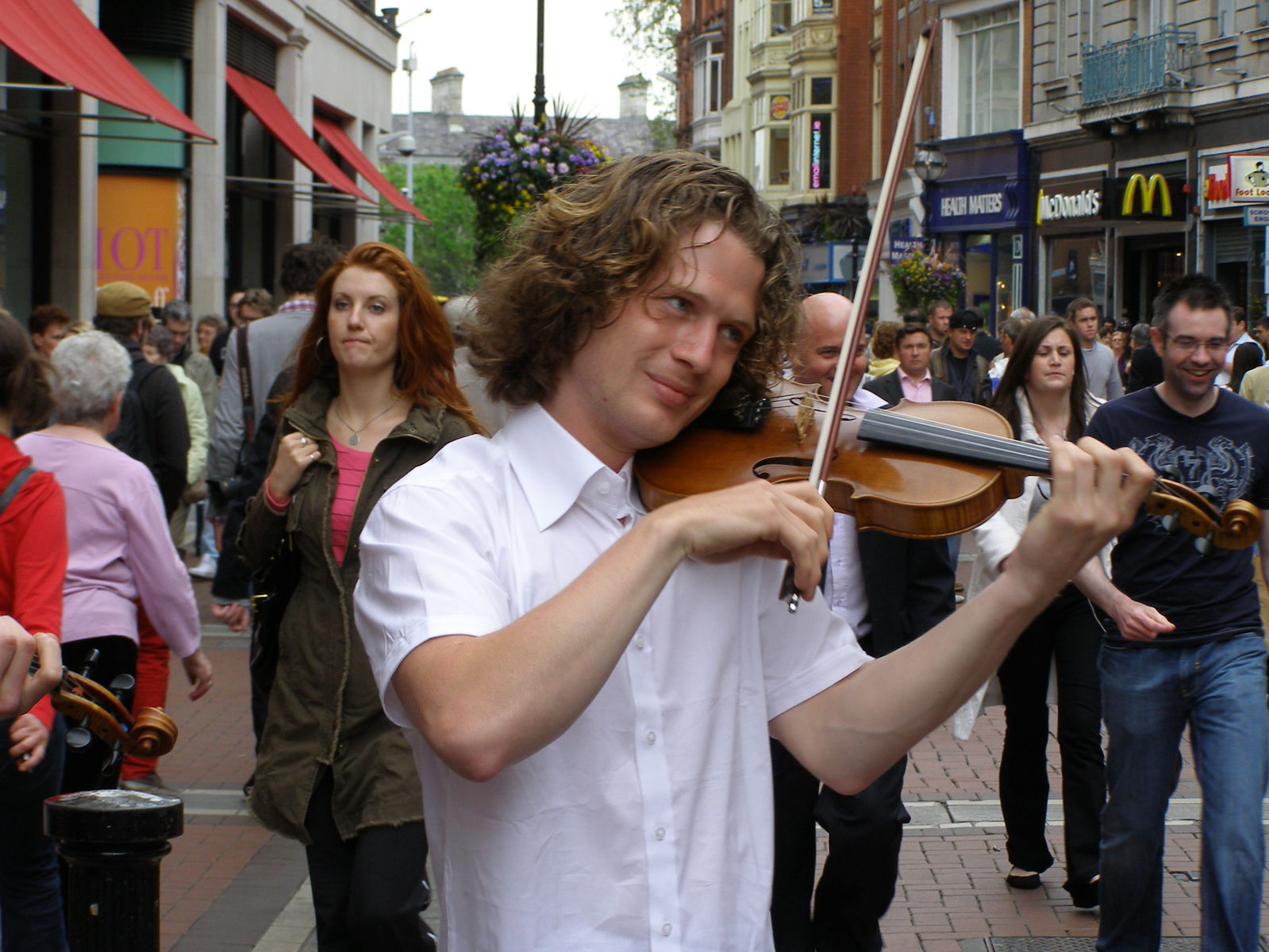 Krátko po tom, ako pricestoval do Írska, začal...