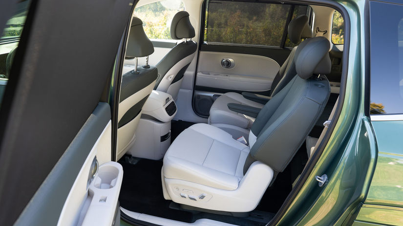 Naša verzia mala v druhom rade len dve sedadlá....