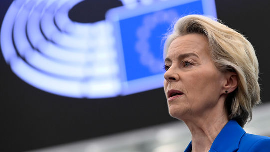Von der Leyenová to skúša z každej strany. Navrhla zmeny rozpočtu EÚ, aby zabránila nesúhlasu europoslancov 