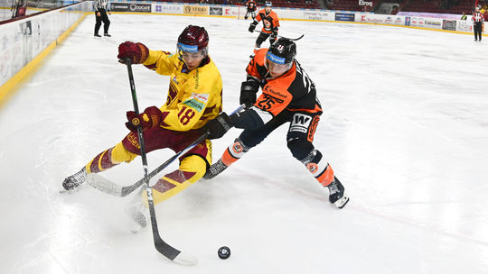 Nitra potvrdila úlohu favorita a vygumovala nováčika. V Bratislave padlo jedenásť gólov