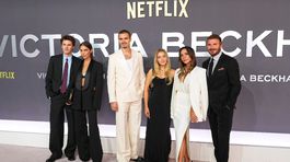 Cruz Beckham (zľava), Jackie Apostel, Romeo...