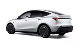 Tesla Model Y Standard 2