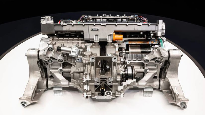 Každú nápravu poháňajú dva synchrónne...