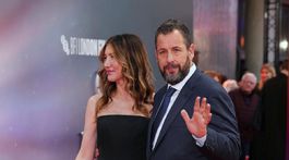 Herec Adam Sandler a jeho manželka Jackie Sandler.