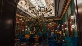 Pôsobivý interiér Mirror Baru môže byť...