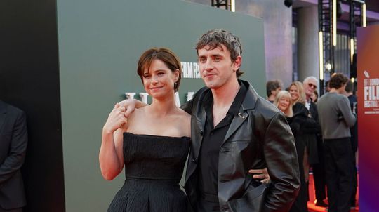 Herci Paul Mescal a Jessie Buckley spoločne na...
