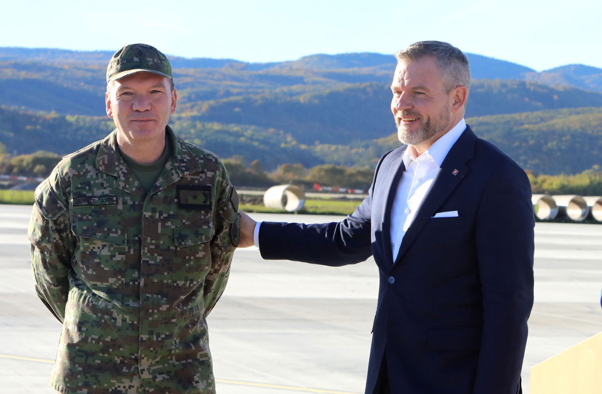 Na snímke zľava veliteľ Vzdušných síl...