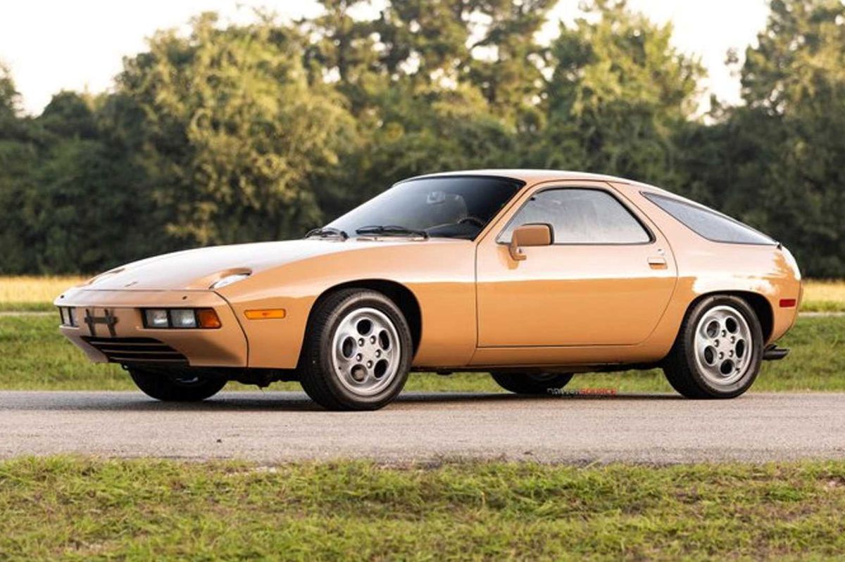 Porsche 928