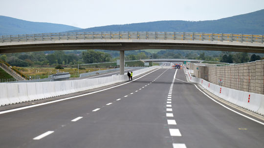 Na snímke nový, vyše 14 kilometrov dlhý ťah...