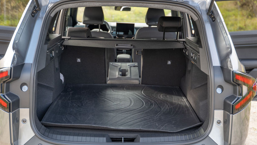 Do kufra naložíte úžasných 629 litrov nákladu....