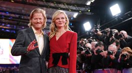 Herec Jesse Plemons a jeho manželka - herečka Kirsten Dunst.