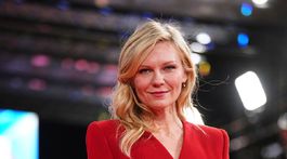 Herečka Kirsten Dunst pózuje na premiére filmu Roofman. 