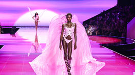 Awar Odhiang na prehliadke Victoria's Secret Fashion Show.