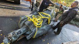 Odstraňovanie pomníka Mareka Čulena na Námestí...