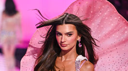 Krásna Emily Ratajkowski vyrazila na mólo v...