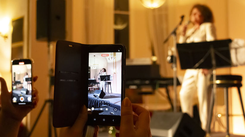 Nikdy nenosí dlhé šaty. Necíti sa v nich...