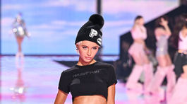 Modelka a herečka Iris Law.