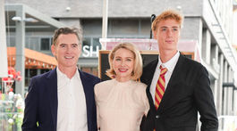 Naomi Watts a jej manžel Billy Crudup (vľavo) a syn Sasha Schreiber