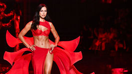 Ruská supermodelka Irina Shayk ohúrila svojou formou na móle. 