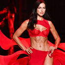 Ruská supermodelka Irina Shayk ohúrila svojou formou na móle. 