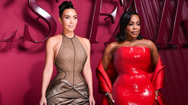 Premiéra "All's Fair"