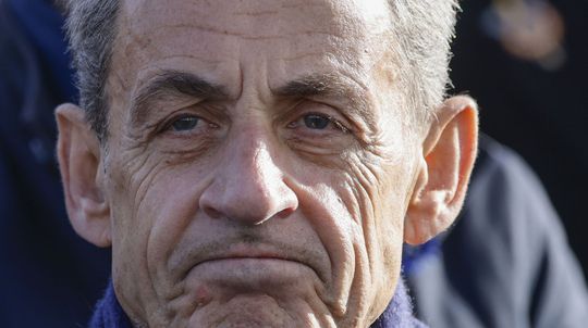 Súd v Paríži rozhoduje o Sarkozyho prepustení z väzenia, verdikt bude popoludní