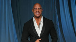 Herec Dwayne Johnson v obleku Dolce & Gabbana. 