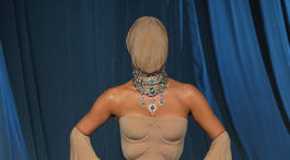 Kim Kardashian prišla na slávnostný večer v kreácii Maison Margiela Couture.