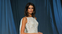 Modelka a herečka Kaia Gerber prišla v kreácii Givenchy. 