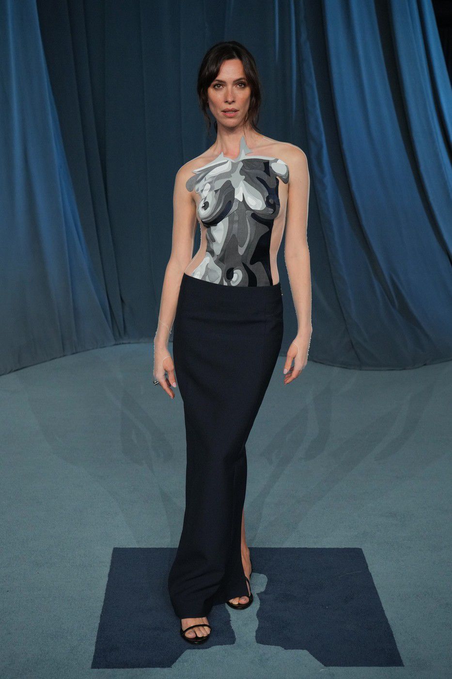 Herečka Rebecca Hall v kreácii Thom Browne na...