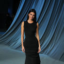 Topmodelka Kendall Jenner prišla v róbe The Row. 