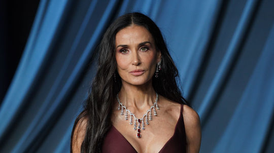 Herečka Demi Moore ohúrila nielen róbou Prada,...