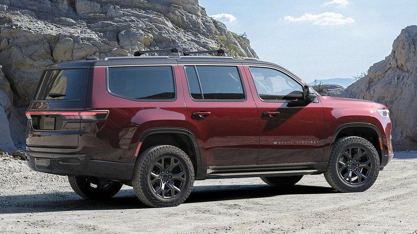 Novinkou exteriéru je absencia chrómu. Aj to má...