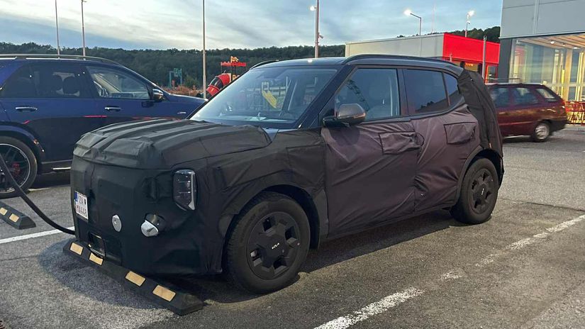 Zachytený predprodukčný prototyp naznačuje, že...