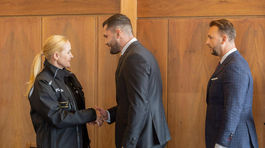 maškarová, Richard Glück, šutaj eštok