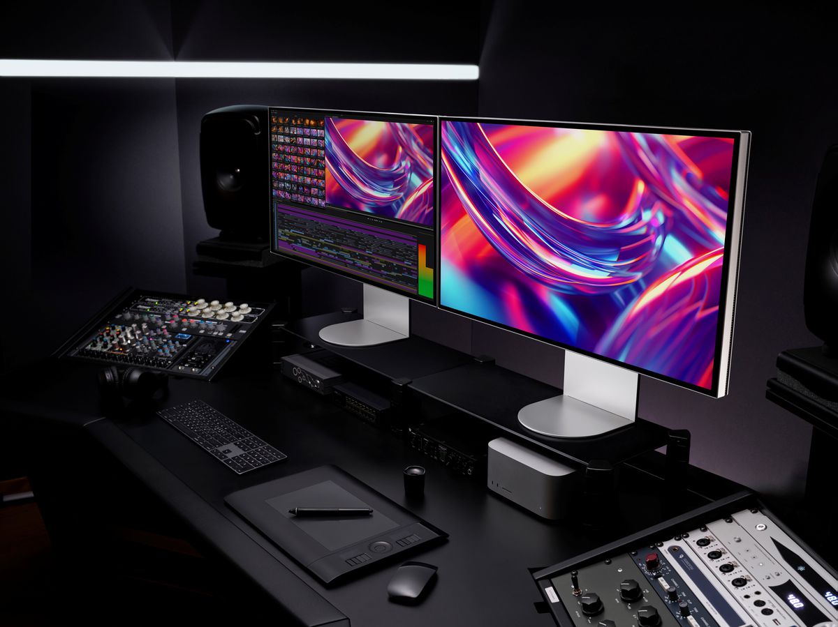 Tenké rámčeky umožňujú monitory spájať a...