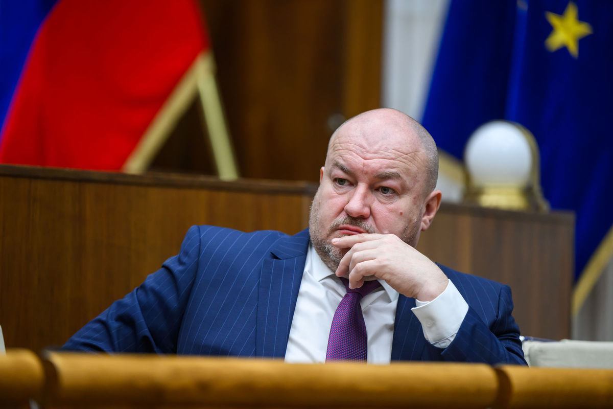 Minister cestovného ruchu a športu Rudolf...