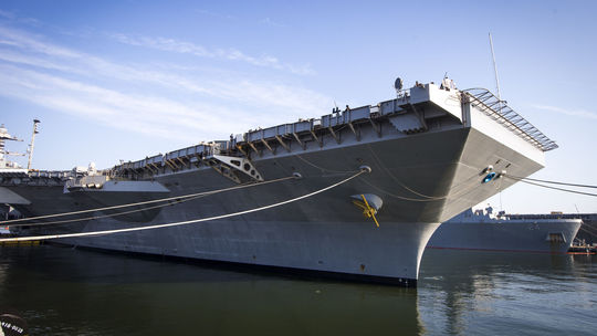 Úderná skupina lietadlovej lode USS Gerald R. Ford je už pri Latinskej Amerike