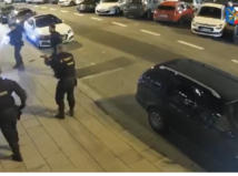 VIDEO: Agresívny muž s nožom v ruke...
