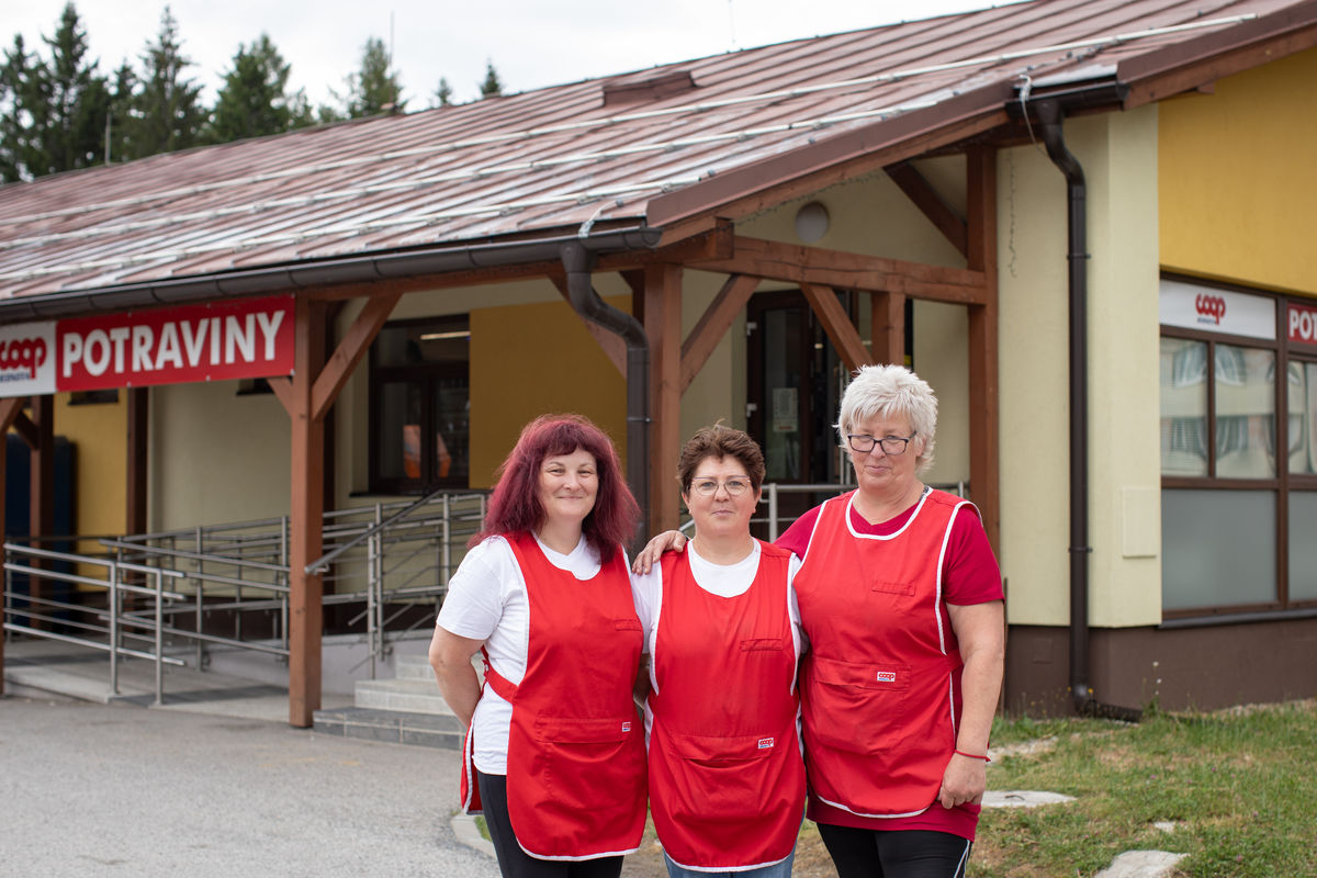 Tri predavačky v najvyššie položenej COOP...