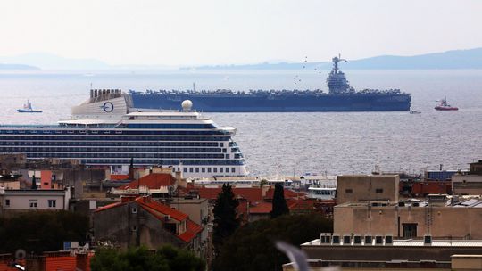 Najväčšia lietadlová loď USS Gerald R. Ford,...