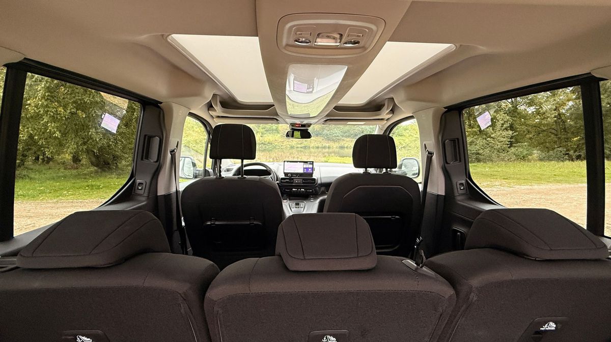 Strešné okno presvetlí interiér, pod strechou...